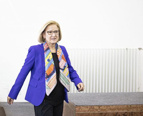 Teilweise emotional ging es bei der Befragung der niederösterreichischen Landeshauptfrau im U-Ausschuss zu.  APA/Steinmaurer