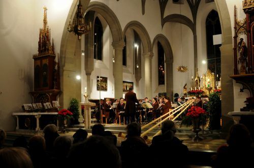 Traditionelle Weihnachtslieder und schöne Chorale laden bei dem Konzert der Stadtmusik ein, die Adventzeit zu genießen. W.Efferl