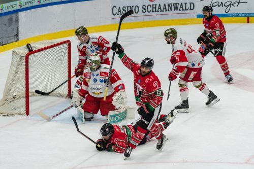 Tyler Sandhu erzielte das wichtige 3:2 elf Sekunden vor Ende des ersten Drittels. Stiplovsek
