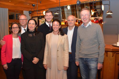 Ulrike Rauch-Keschmann (Tourismusministerium), Direktorenverbandsobmann Jürgen Kürner, Kathrin Leitner (Tourismusschulen Bludenz), Hotelier Peter Fetz, GASCHT-Direktorin Nicole Okhowat-Lehner, Andreas Kappaurer (Bildungsdirektion), Mario Hammerer (Bezauer Wirtschaftsschulen). Andrea Fritz-Pinggera