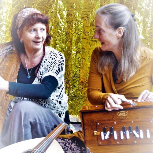 Unter freiem Himmel mit Aglaia Poscher-Mika und Jasmine Sönser-Amann.