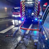 Feuerwehrmann entdeckt zufällig Autobrand im Tunnel