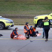 Klimakleber bleiben in Polizeigewahrsam