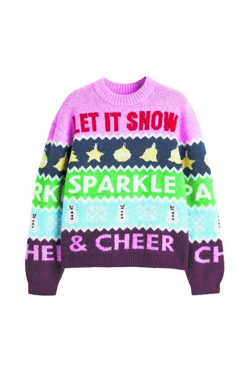 Weihnachtlicher Pullover mit Schriftzug. Erhältlich bei H&M um 25,99 Euro.