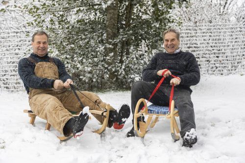 Werner und Edmund Johler haben das alte Rodelhandwerk voll im Griff.  VN/Paulitsch