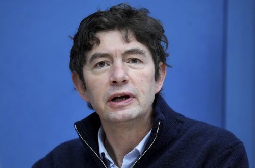 „Wir erleben in diesem Winter die erste endemische Welle mit Sars-CoV-2, nach meiner Einschätzung ist damit die Pandemie vorbei“, sagte der Virologe Christian Drosten.  AP