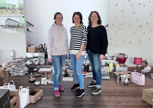 Wollen mit ihrem Markt der Kostbarkeiten ein Zeichen der Solidarität setzen: Gabi Hampson, Andrea Hollenstein und Michaela Müller vom Verein Tatendrang. bvs (2)