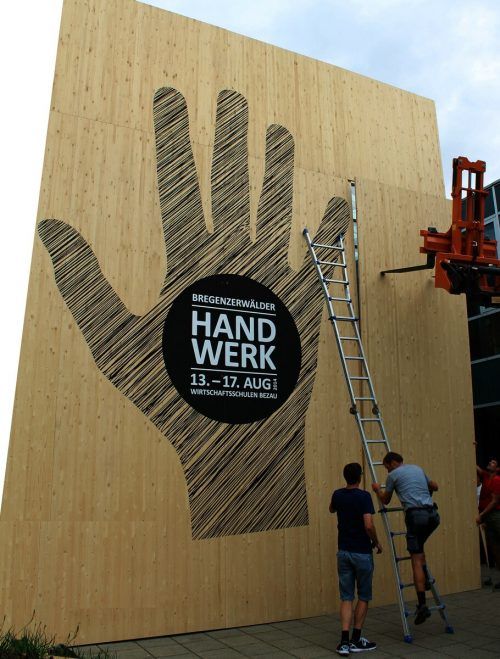 2024 wird das riesige Logo im Dornbirner Messegelände aufgezogen, denn die 11. Leistungsschau des Wälder Handwerks wird Teil der Dornbirner Messe. STP