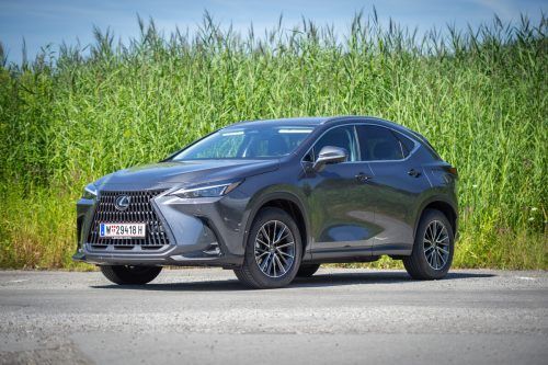 Als erste Plug-in-Version der Marke stellt sich der Lexus NX 450h+ als energiegeladener Edel-Öko zur Schau. VN/rhomberg