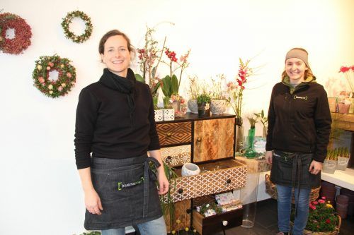 Anna Nagiller und Laura Nessler ergänzen sich als Floristinnen perfekt.  STR