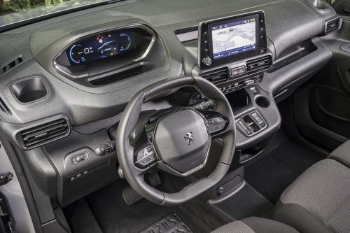 Auch im Hochdach-Kombi hat Peugeot das typische i-Cockpit installiert.