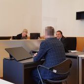 Faustschläge durch das Autofenster