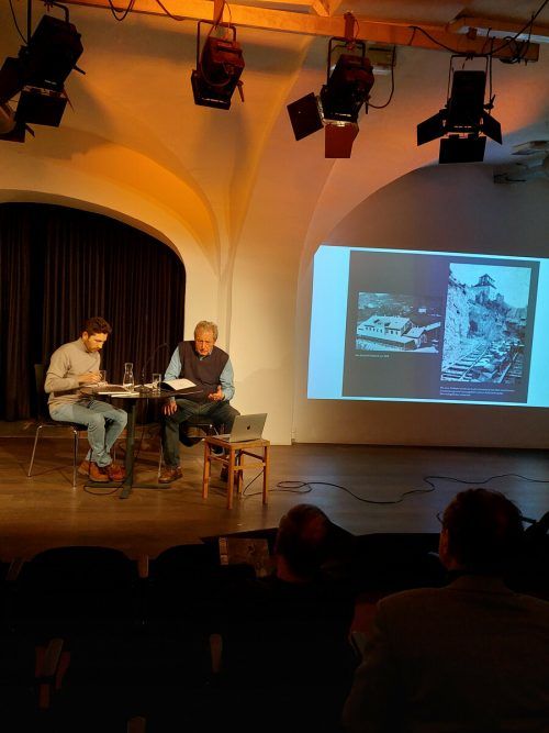 Autor Arnold Schimper im Gespräch mit Moderator Johannes Spies. H, Amann