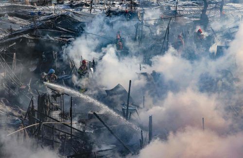 Bei dem Brand wurden Dutzende Häuser zerstört.  AFP