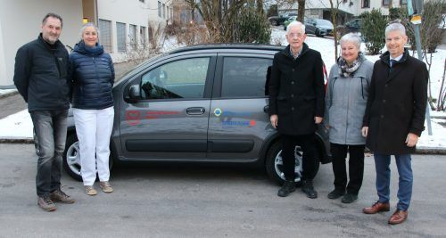 Bei der Schlüsselübergabe (v. l.): Thomas Beck (Präsident Lions Club Bludenz), Isabella Grass (DGKP), Hans Mayr (Obmann Krankenpflegeverein), Petra Bachmann (Pflegedienstleitung KPV) und Thomas Schreiber (Vorstandsdirektor Sparkasse Bludenz). Krankenpflegeverein Bludenz