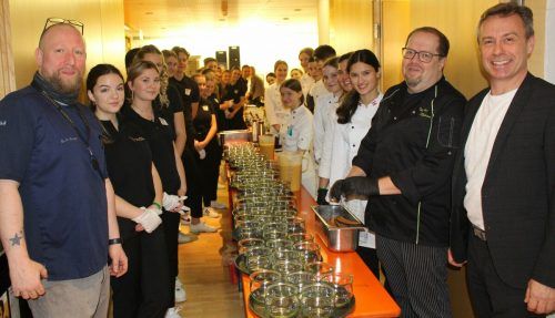 Beim Maturaball hat die Schule eindrucksvoll unter Beweis gestellt: „In Partnerschaft mit Ernst Seidl sind wir ein starkes Team.“  STP/2