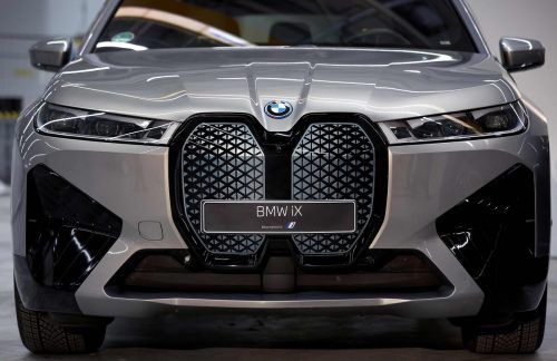 BMW hat mit seinen vollelektrischen Fahrzeugen Fahrt aufgenommen.  AFP/Hartmann