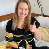 Christine Scheyer an der Schulter operiert