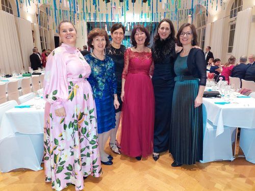 Das Ballkomitee (von links): Gabi Einsle, Elisabetta Schröcker, Birgit Bernhard, Elisabeth Metzler, Susanne Huber-Sannwald und Eva Längle. Pfarre Herz-Jesu