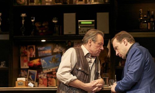 Das Burgtheater setzt ein Stück mit Teichtmeister in der Hauptrolle ab. burgtheater