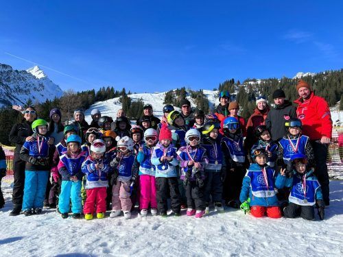 Der Nachwuchs freute sich über die ersten Schwünge im Schnee.  WSV Nofels