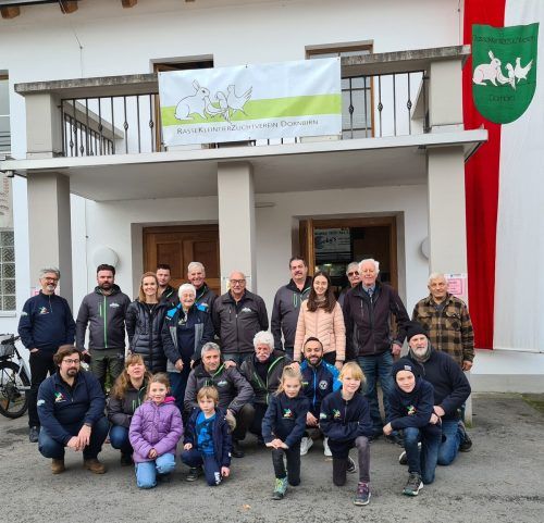 Der Vorstand des Kleintierzuchtvereins ist stolz darauf, dass sich auch Kinder für die Zucht von Kaninchen und Co. interessieren und freut sich jederzeit über neuen Nachwuchs.  cth (3)