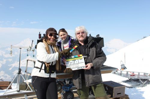 Der Winter 2009/10 wird Filmemacher Reinhold Bilgeri ewig in Erinnerung behalten. „Es war zunächst einmal gar kein Winter, dabei hätten wir ihn so nötig für die Dreharbeiten von ,Der Atem des Himmels’ gebraucht“, berichtet der 72-Jährige. „Wir hatten kein Budget mehr nach dem Sommerdreh und keinen Schnee für die Winterszenen. Alles grün. Verzweiflung. Der Wettergott hatte uns einen perfekten Sommer geschenkt wie damals 1953, aber der Winter hatte uns gefuchst wie er’s heute tut. Wir mussten damals beten und betteln um Budget und Schnee und das Wunder geschah. Der Rest ist Geschichte.“