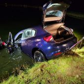 Auto rollte in einen steirischen Fischteich
