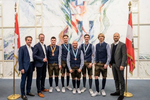 Die fünf erfolgreichen Vorarlberger Teilnehmer an den World Skills wurden im Landhaus geehrt. VLK/Serra