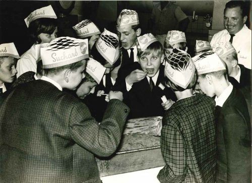 Die Kinder durften in der Fabrik nach Herzenslust probieren. Volare