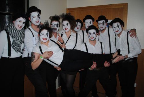 Die musikalischen Mäschgerle der Harmoniemusik Stallehr-Bings-Radin freuen sich auf viele Besucher beim Musikball im Davennasaal. sw