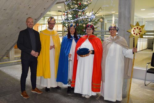 Die Sternsinger wünschten den Mitarbeitern im Rathaus ein gesegnetes neues Jahr. Stadt Bludenz
