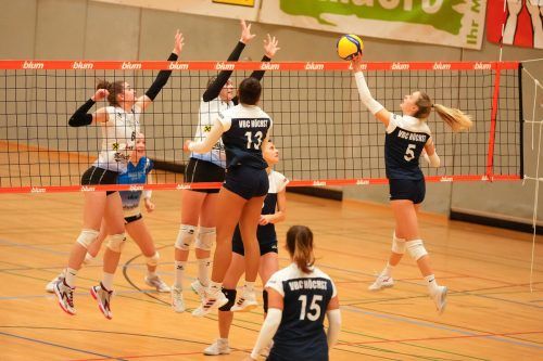 Die Teams des blum VBC Höchst und des VC Raiffeisen Dornbirn lieferten sich ein packendes Derby. VN/STiplovsek