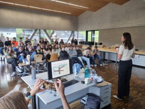 Durch den Besuch der Gesundheitsbotschafter erhalten Schüler authentische Eindrücke von verschiedenen Berufswelten. Vorarlberger Krankenhaus-Betriebsges.m.b.H.