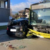 Auto kam Linienbus in die Quere