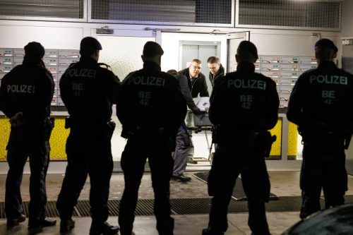 Ein 60-Jähriger hat in Wien-Penzing bei einem Polizeieinsatz das Feuer auf die Beamten eröffnet und ist anschließend von diesen tödlich getroffen worden.  apa