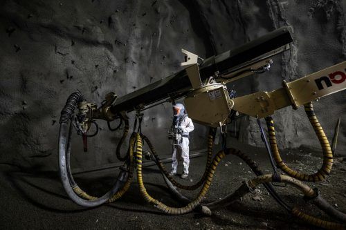 Ein Mann arbeitet auf der Baustelle eines Tunnels für die TAV-Hochgeschwindigkeitsstrecke (Treno Alta Velocita) zwischen Lyon und Turin in Saint-Julien-Montdenis im Südosten Frankreichs. AFP