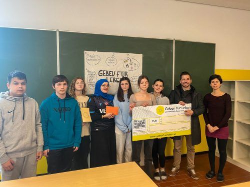 Eine Gruppe konnte mit dem Verkauf von Selbstgemachtem dem Verein Geben für Leben 180 Euro spenden.