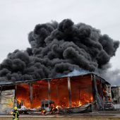 Tausende Liter Öl in Brand geraten
