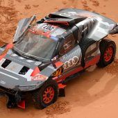 Ein Unfall stoppt Sainz