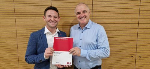 GPA-Geschäftsführer Marcel Gilly (l.) und Arbeitgebervertreter Manfred Ganahl konnten einen neuen Kollektivvertrag präsentieren. GPA
