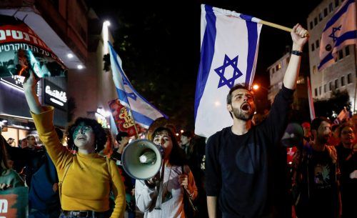Hunderttausende Menschen protestierten in Tel Aviv gegen die Regierung von Benjamin Netanyahu und die geplanten Justizreformen. Reuters