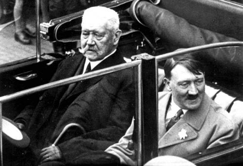 Im Jahr 1933 ernannte Hindenburg Hitler, den Vorsitzenden der NSDAP, zum Reichskanzler. AP