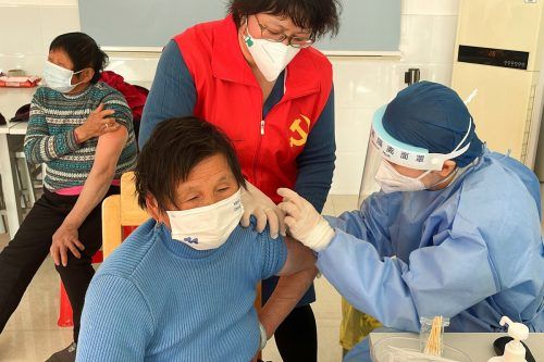 In China sind besonders alte Menschen nicht ausreichend geimpft. RTS