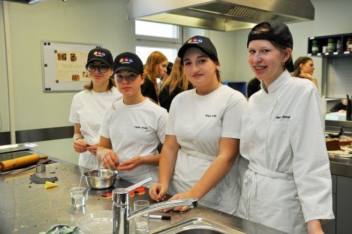 In der Küche wurden Kekse dekoriert. lcf (3)