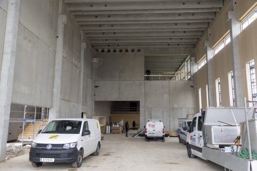 In der Montagehalle werden künftig die Bühnenbilder für das Spiel auf dem See gebaut. Bislang wurden dafür Hallen angemietet.