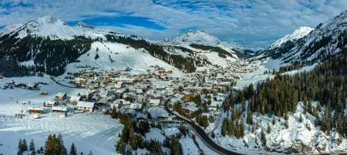 In Lech sind am Sonntag zehn Skifahrer von einer Lawine erfasst worden.   VN/Stiplovsek