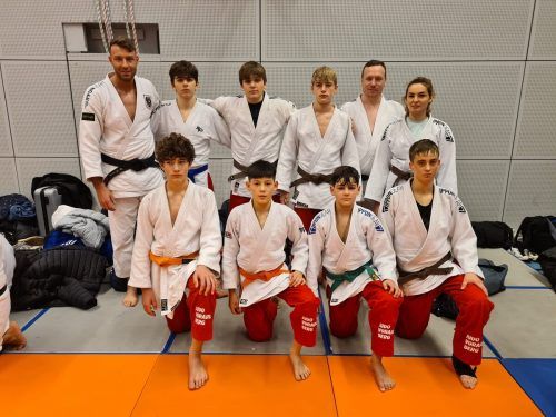 Judo-Kader mit Landestrainer Wouter Meije. UJC Hohenems