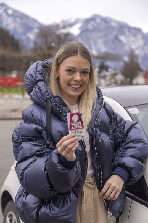 Lara aus Schruns hat sie, die Autobahnvignette für 2023.  VN/PAULITSCH