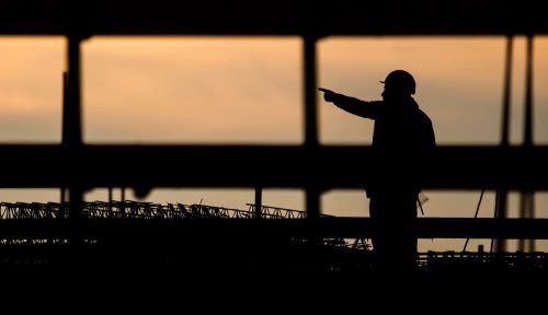 Licht am Horizont: Investitionen sind Vorarlberger Firmen wichtig. Der Engpass bereitet aber auch dem Mittelstand im Land Sorgen.  APA